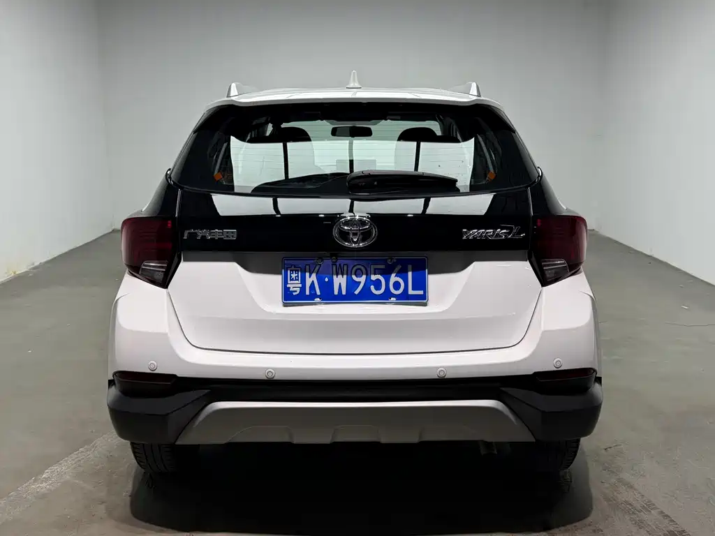 Toyota Yaris L — фото 36
