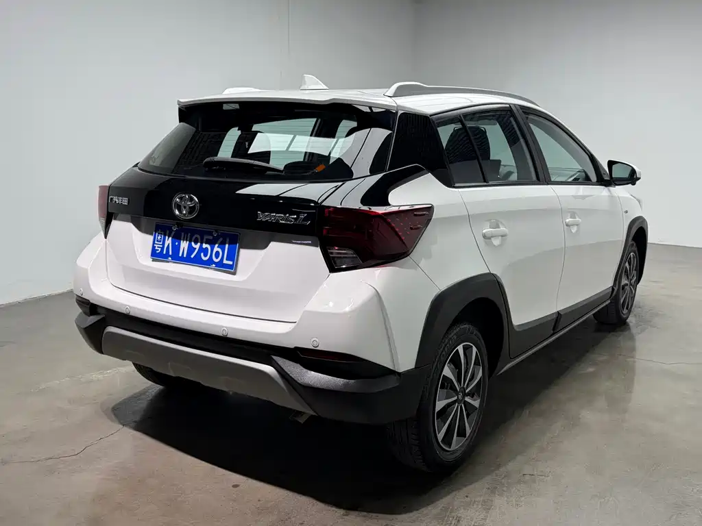 Toyota Yaris L — фото 37