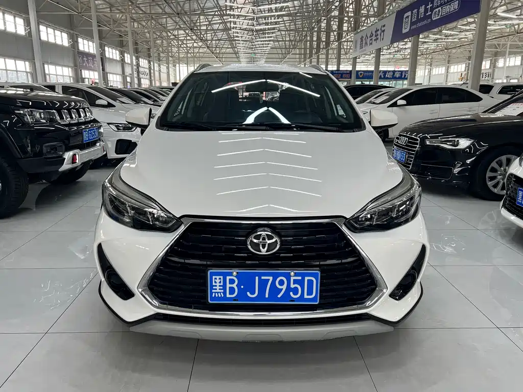 Toyota Yaris L — фото 2
