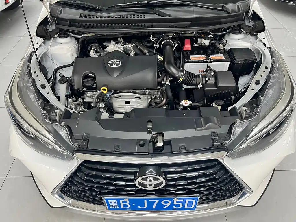Toyota Yaris L — фото 11