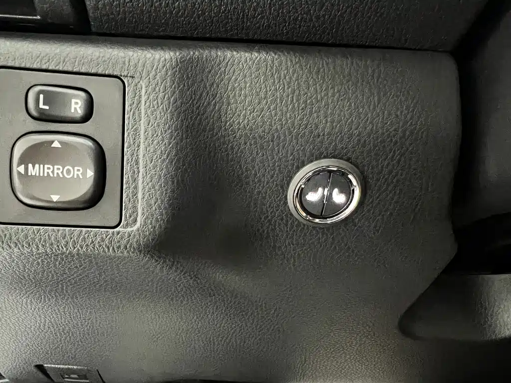 Toyota Yaris L — фото 14