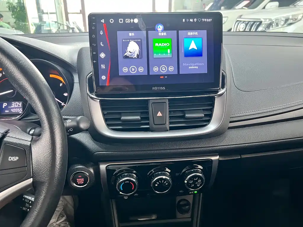 Toyota Yaris L — фото 15
