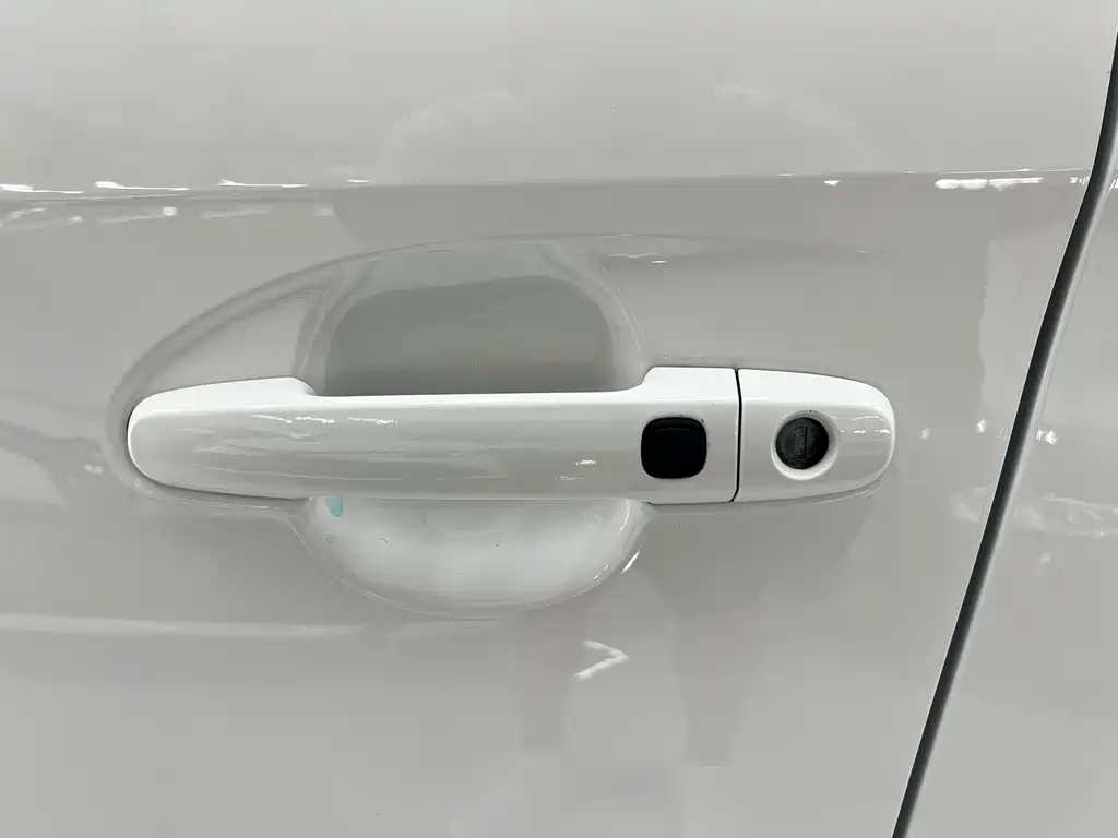 Toyota Yaris L — фото 18