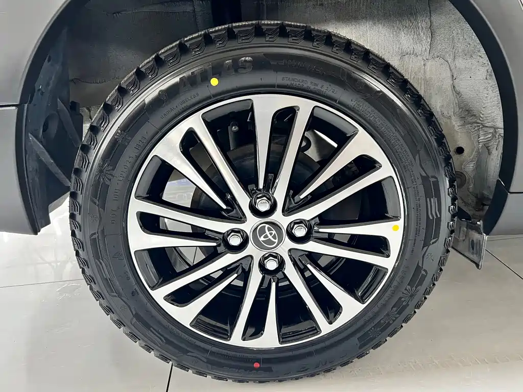 Toyota Yaris L — фото 20