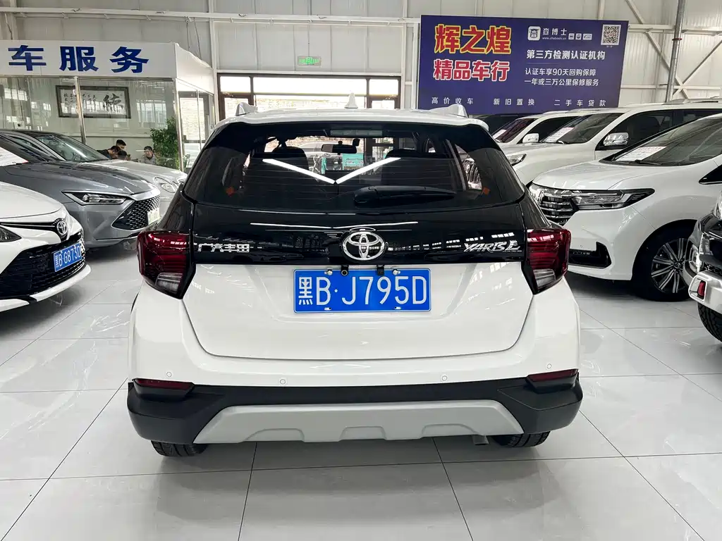 Toyota Yaris L — фото 8
