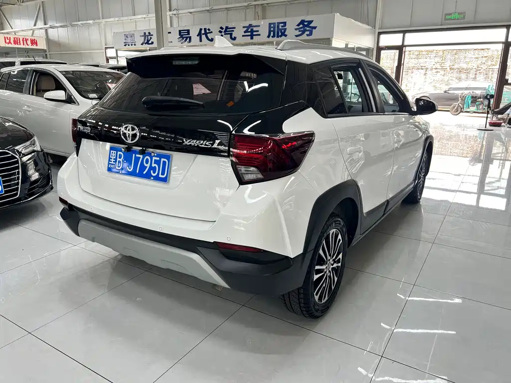 Toyota Yaris L — фото 9