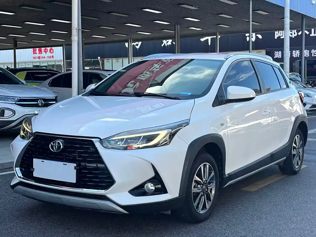 Toyota Yaris L — фото 2