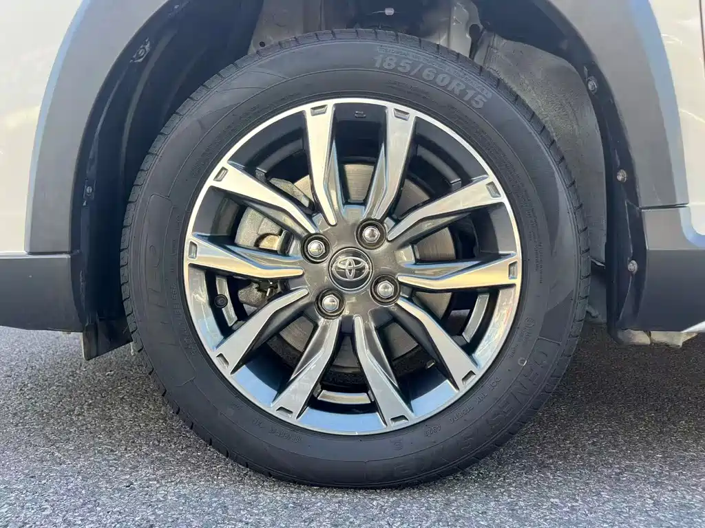 Toyota Yaris L — фото 14