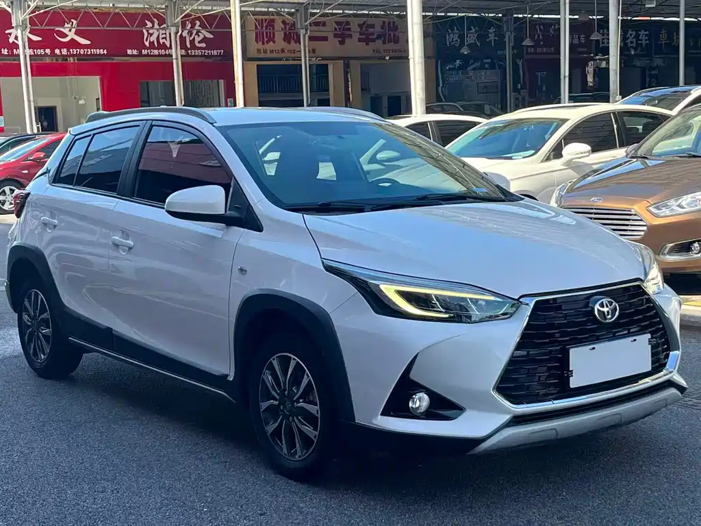 Toyota Yaris L — фото 3