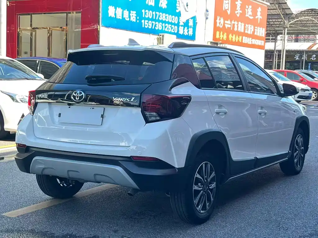 Toyota Yaris L — фото 4