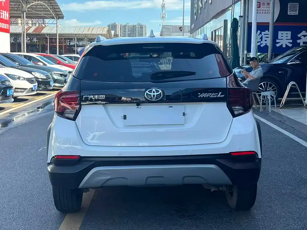 Toyota Yaris L — фото 5