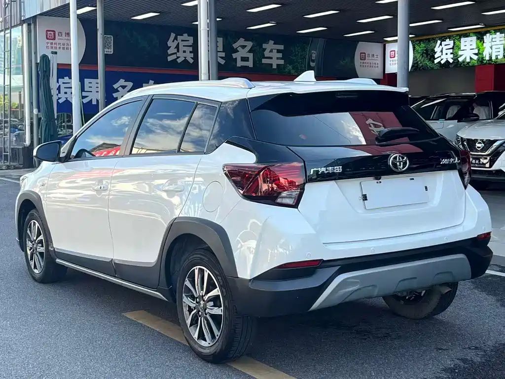 Toyota Yaris L — фото 6