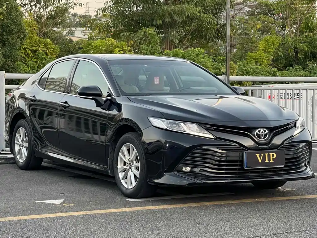 Toyota Camry — фото 3