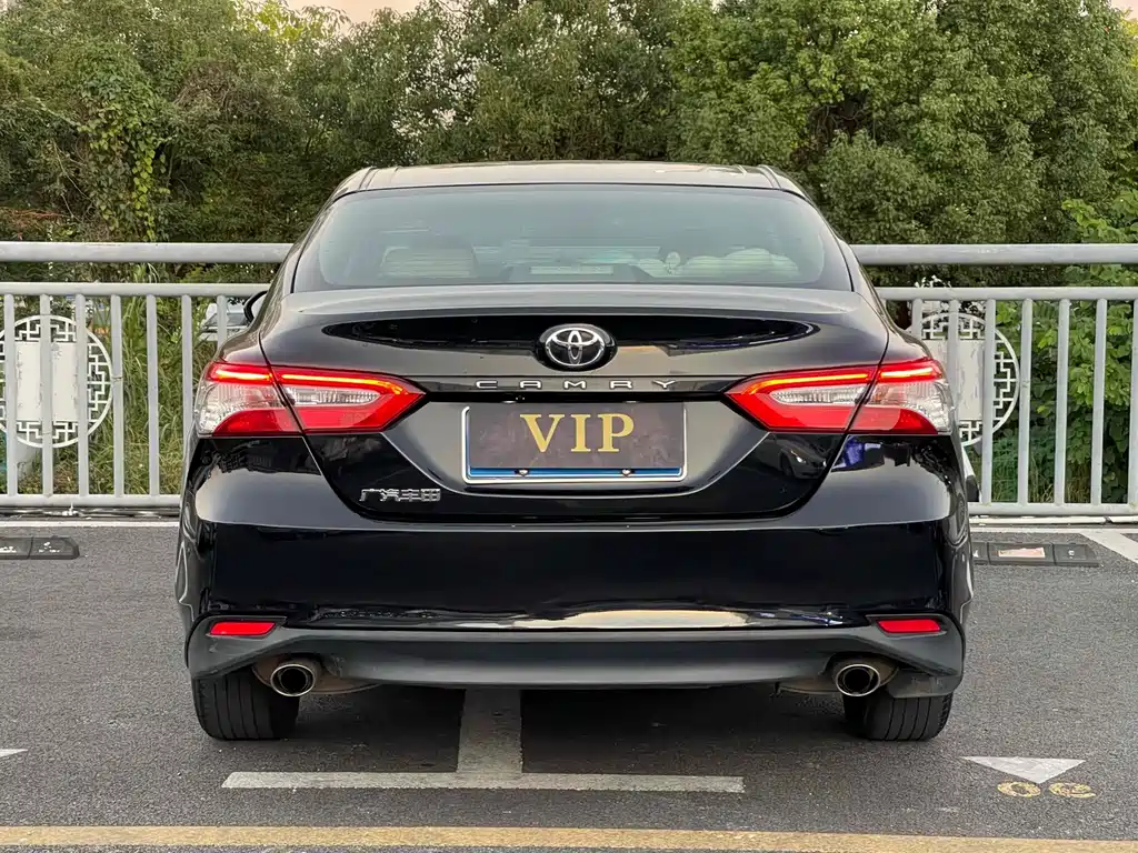 Toyota Camry — фото 5