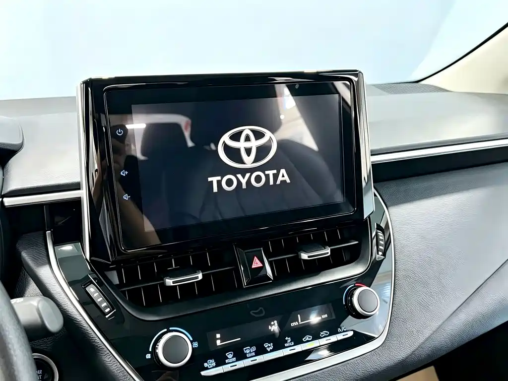 Toyota Corolla — фото 4