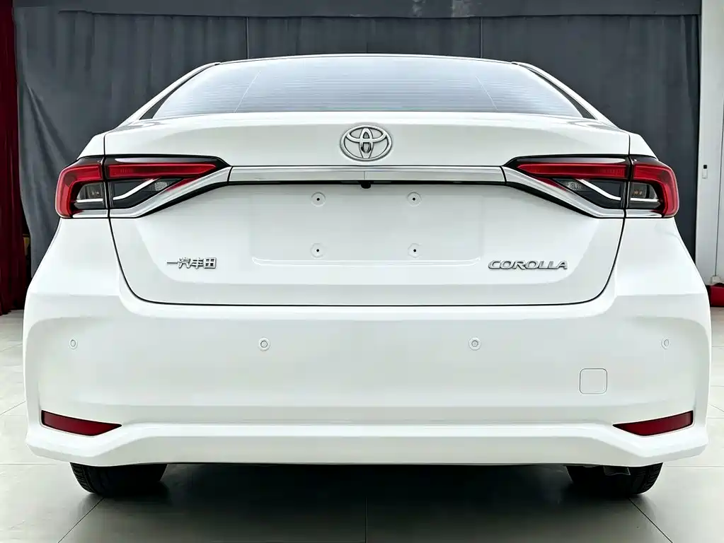 Toyota Corolla — фото 5