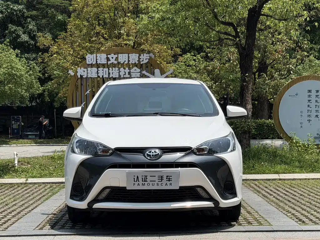 Toyota Yaris L — фото 2