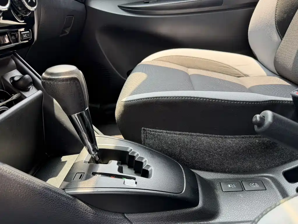 Toyota Yaris L — фото 15