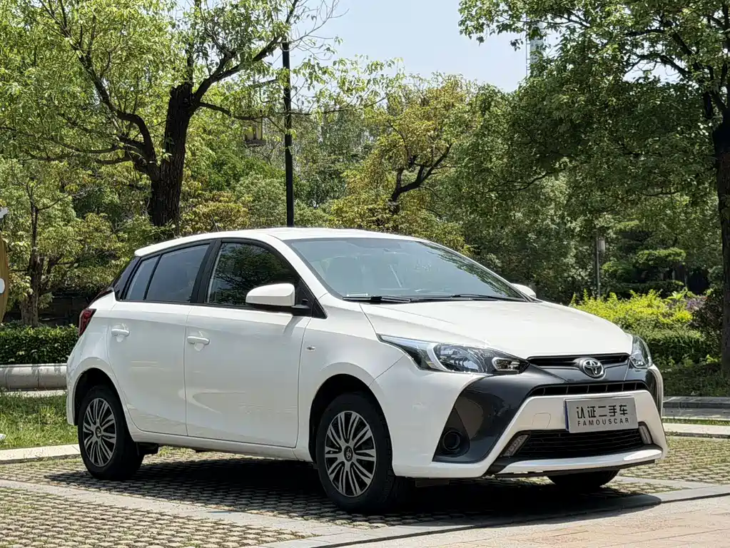 Toyota Yaris L — фото 3