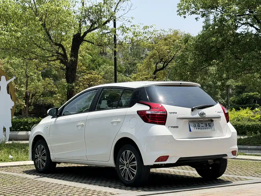 Toyota Yaris L — фото 5
