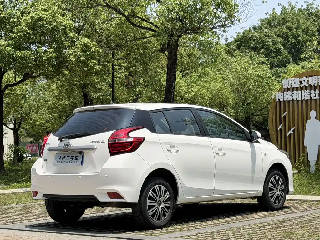 Toyota Yaris L — фото 7