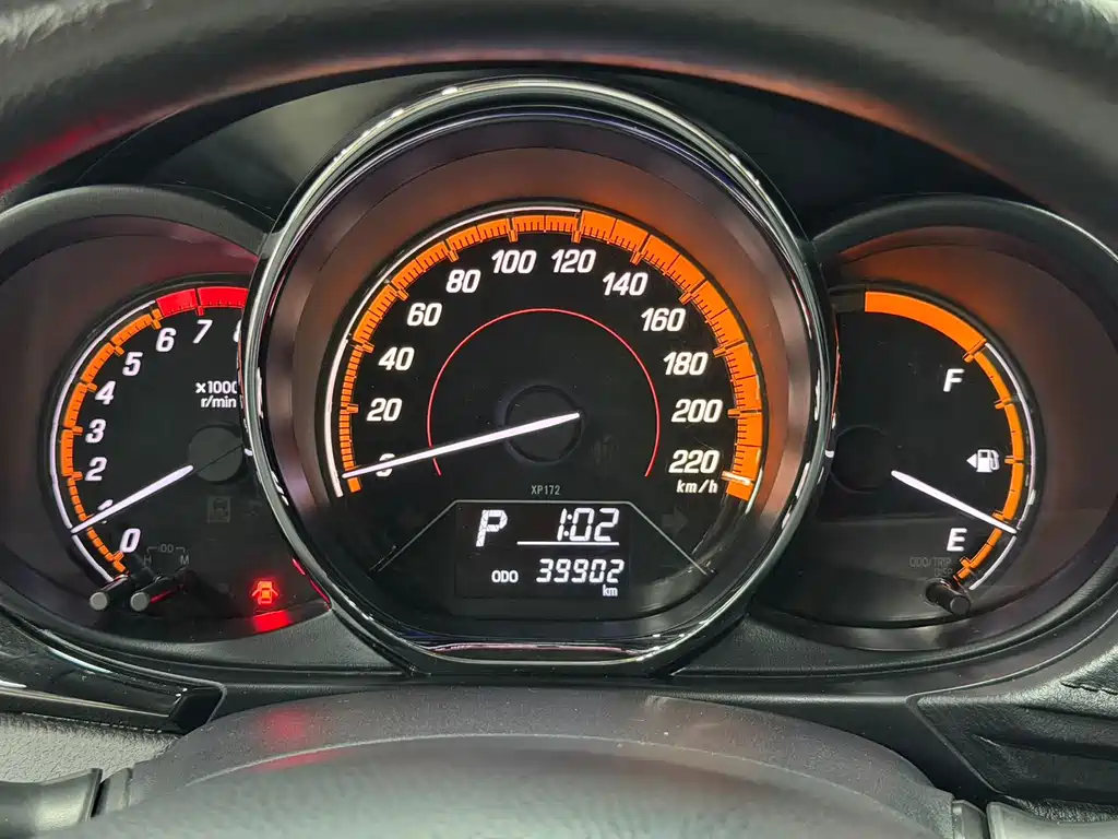 Toyota Yaris L — фото 11
