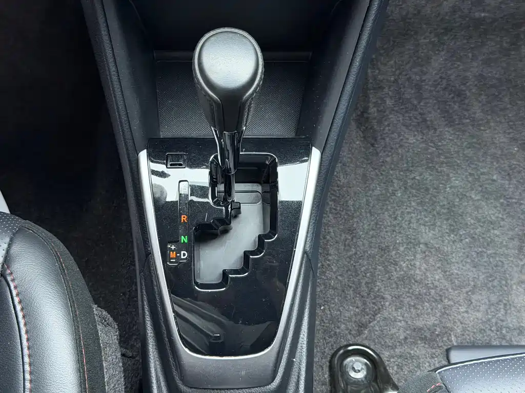 Toyota Yaris L — фото 15