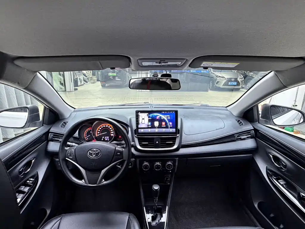 Toyota Yaris L — фото 19