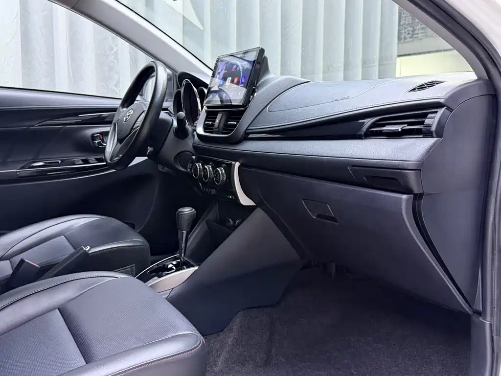 Toyota Yaris L — фото 20
