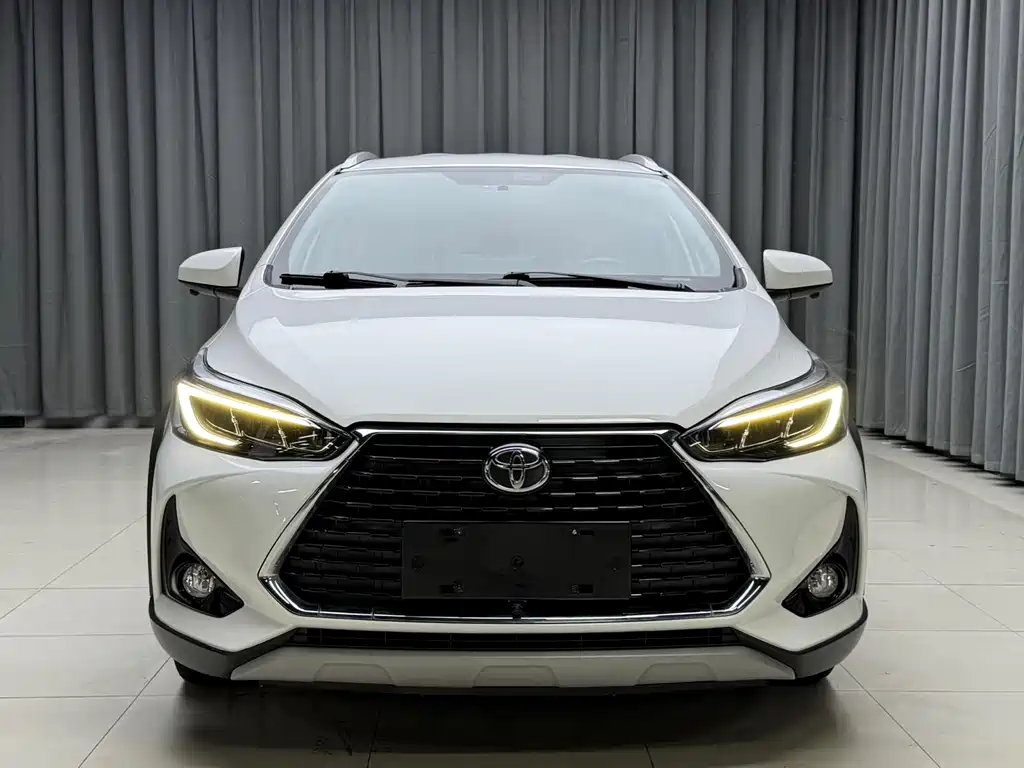 Toyota Yaris L — фото 3