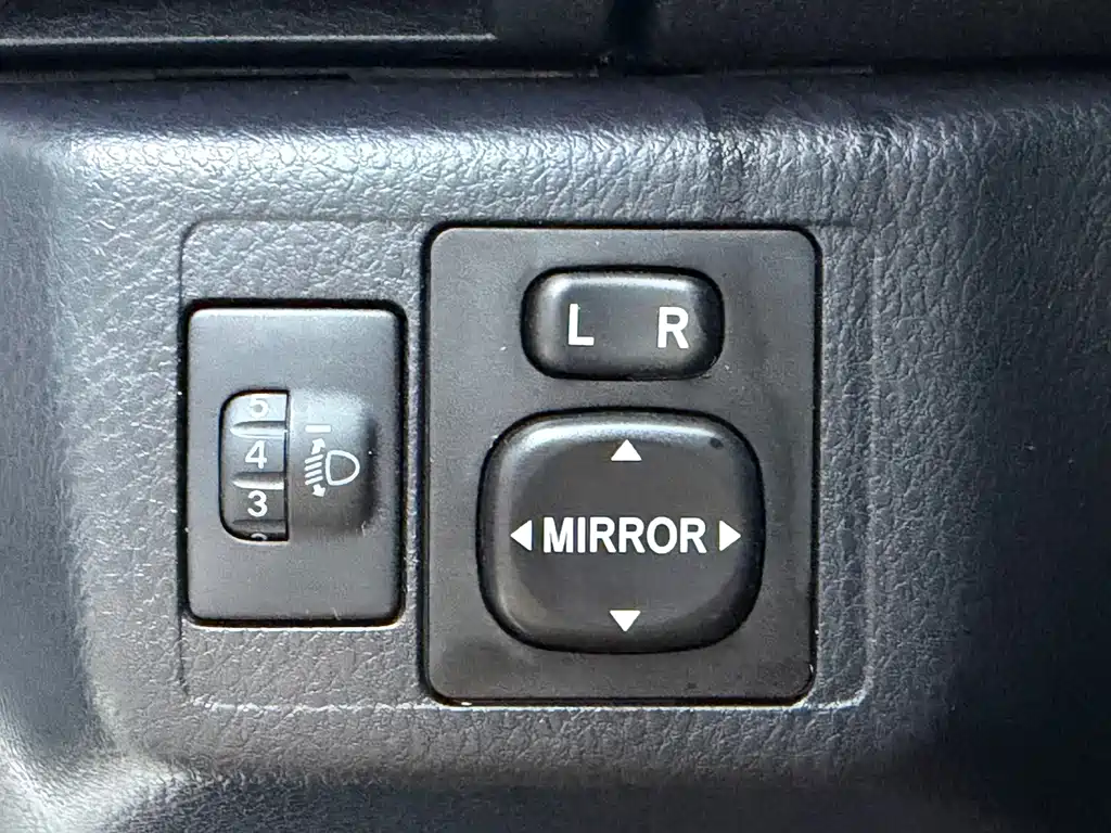 Toyota Yaris L — фото 8