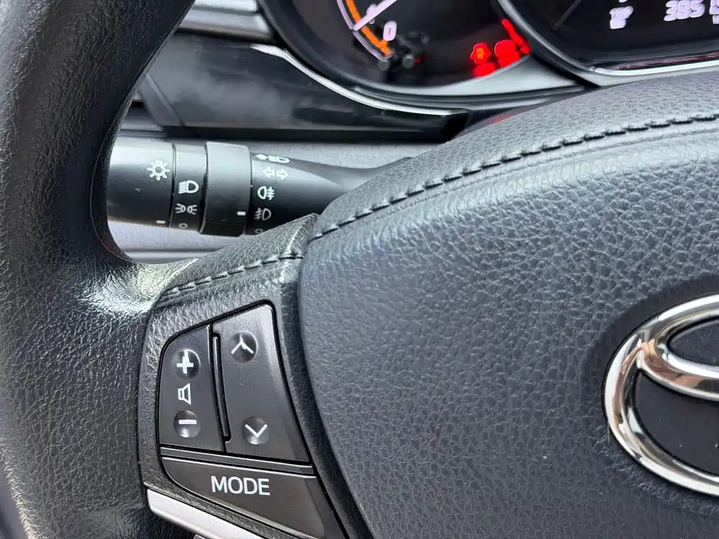 Toyota Yaris L — фото 9