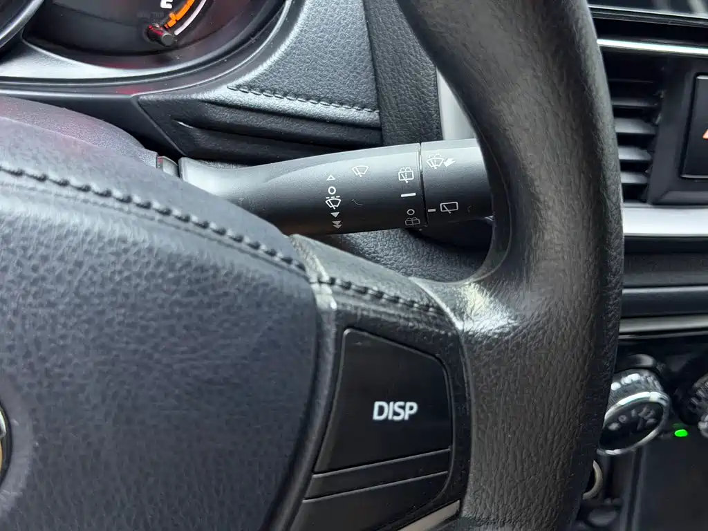 Toyota Yaris L — фото 10