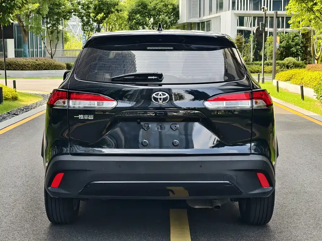 Toyota Corolla Cross — фото 11