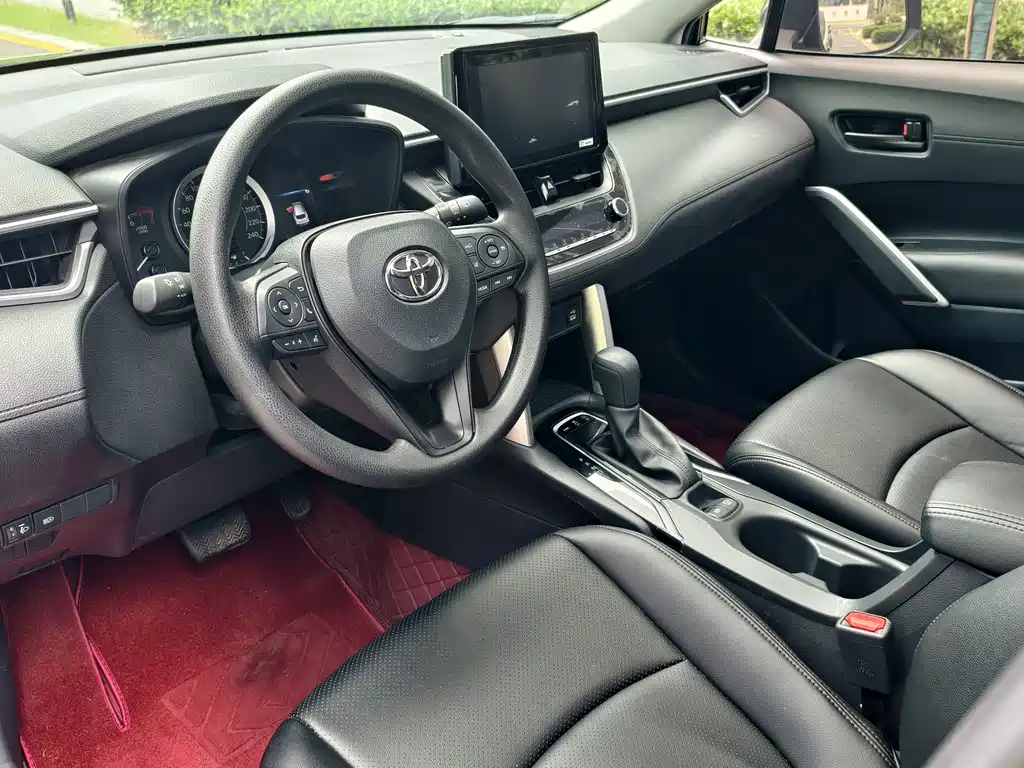 Toyota Corolla Cross — фото 23