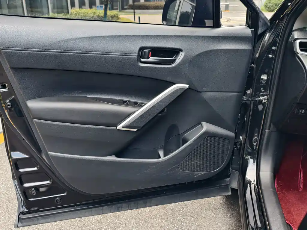 Toyota Corolla Cross — фото 24