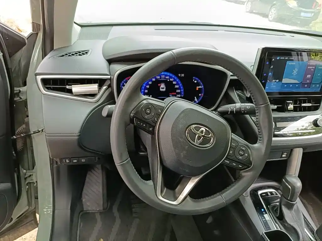 Toyota Corolla Cross — фото 11