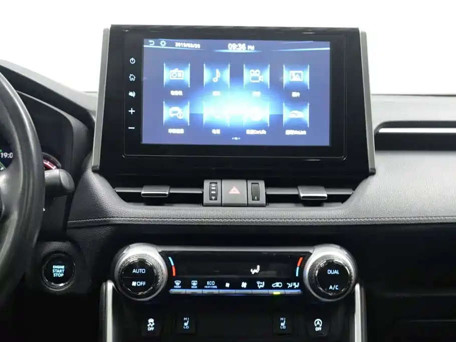 Toyota RAV4 — фото 15