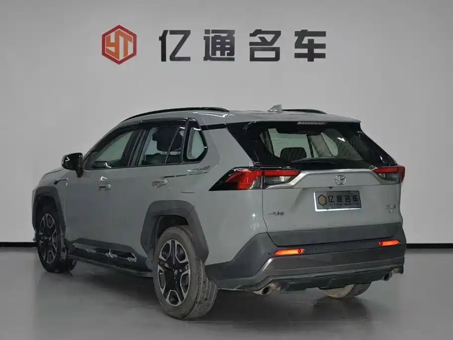Toyota RAV4 — фото 20