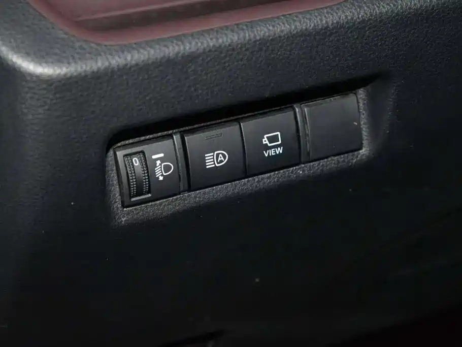 Toyota RAV4 — фото 10