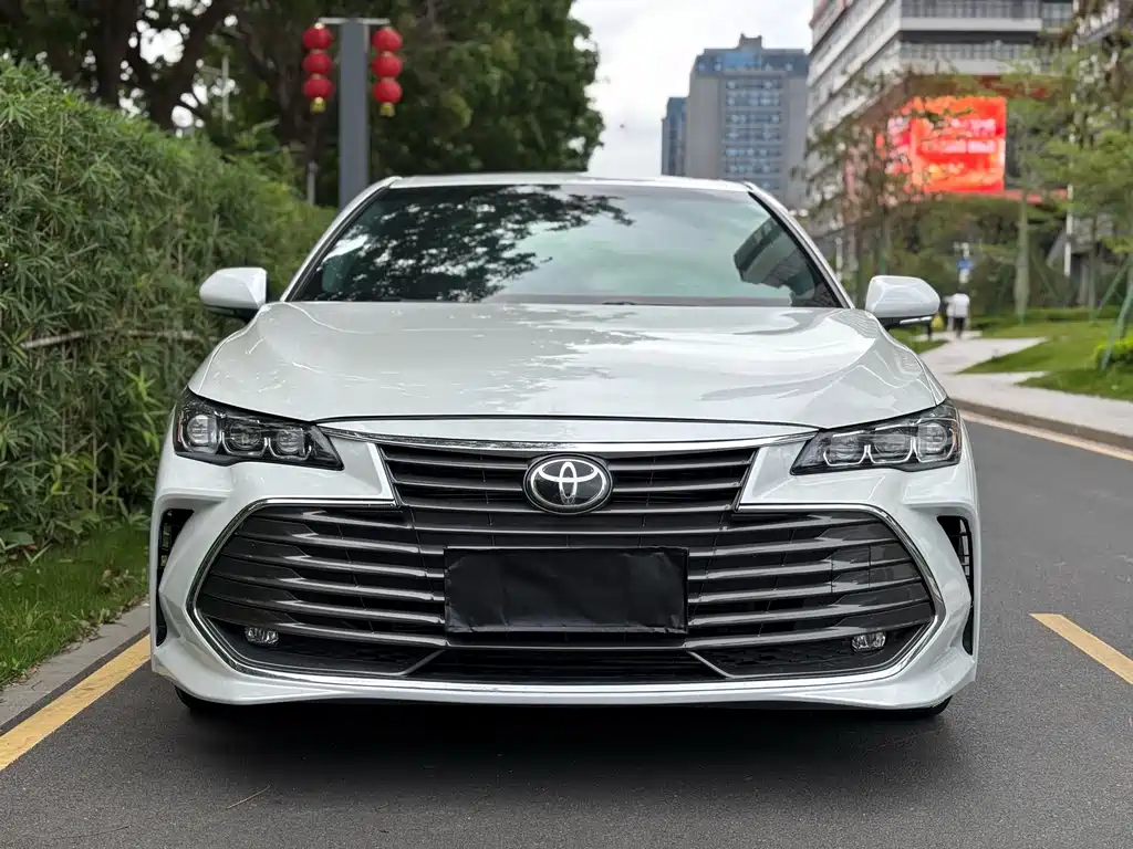 Toyota Avalon — фото 2