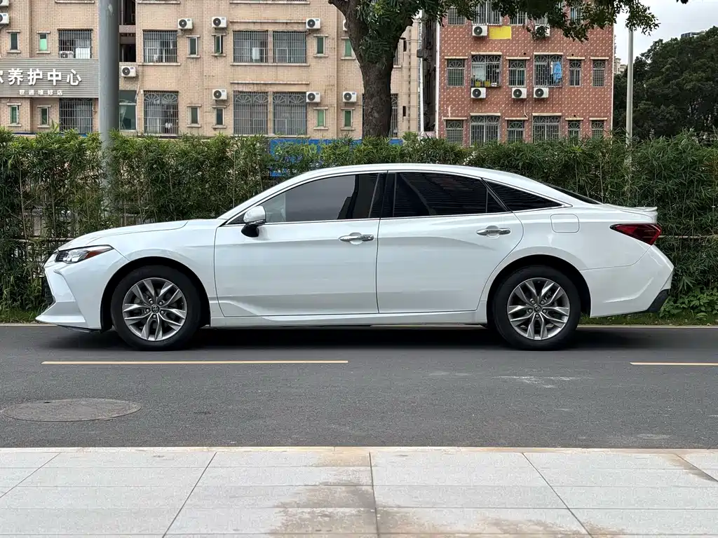 Toyota Avalon — фото 17