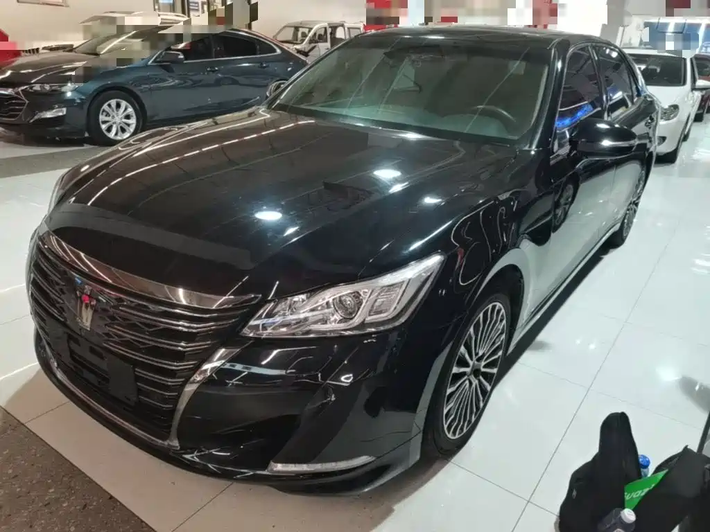 Toyota Crown — фото 2