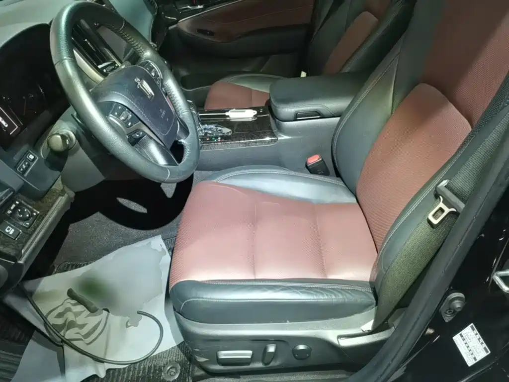 Toyota Crown — фото 15