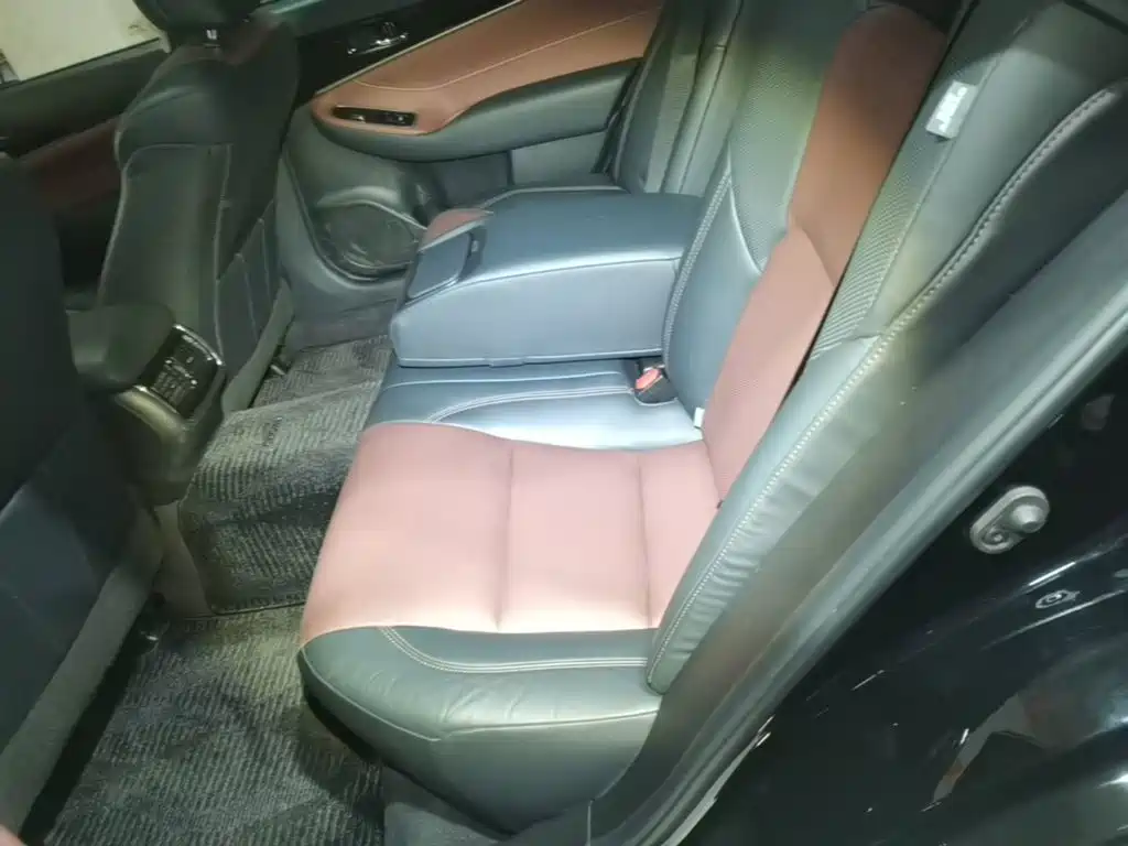 Toyota Crown — фото 17