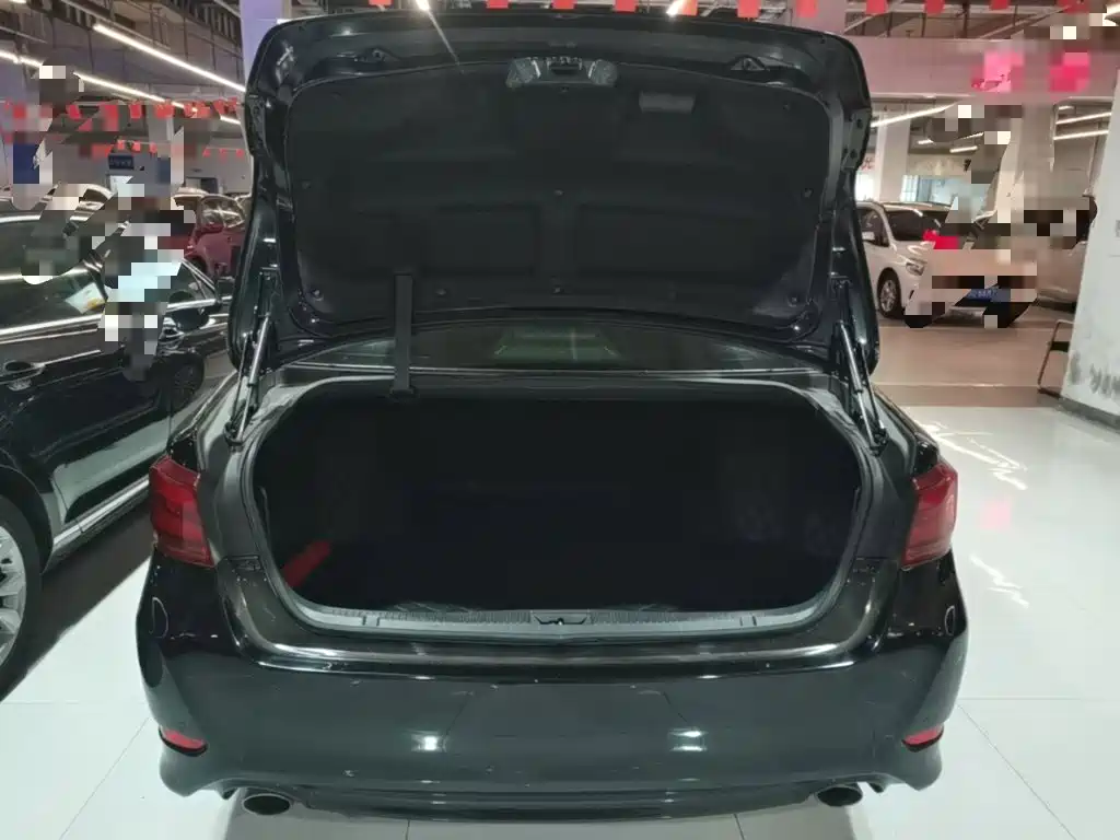 Toyota Crown — фото 19