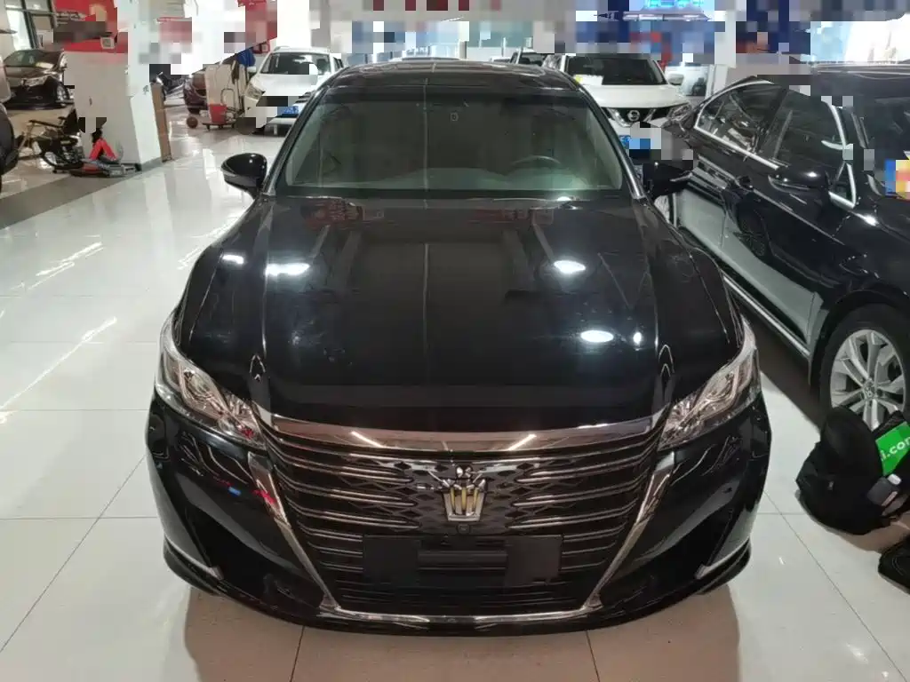 Toyota Crown — фото 3