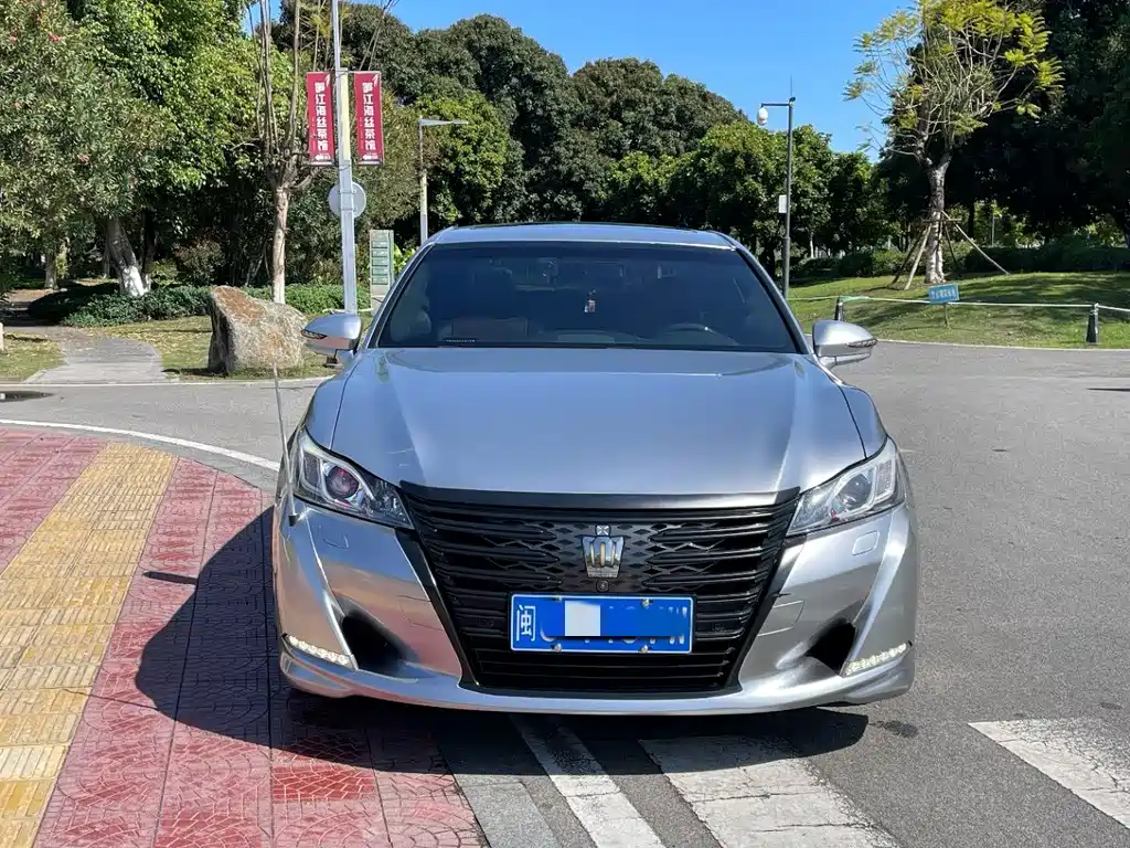 Toyota Crown — фото 2