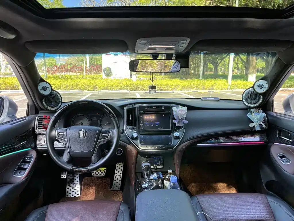 Toyota Crown — фото 5
