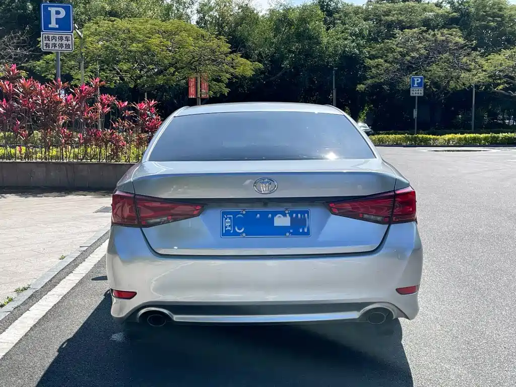 Toyota Crown — фото 8